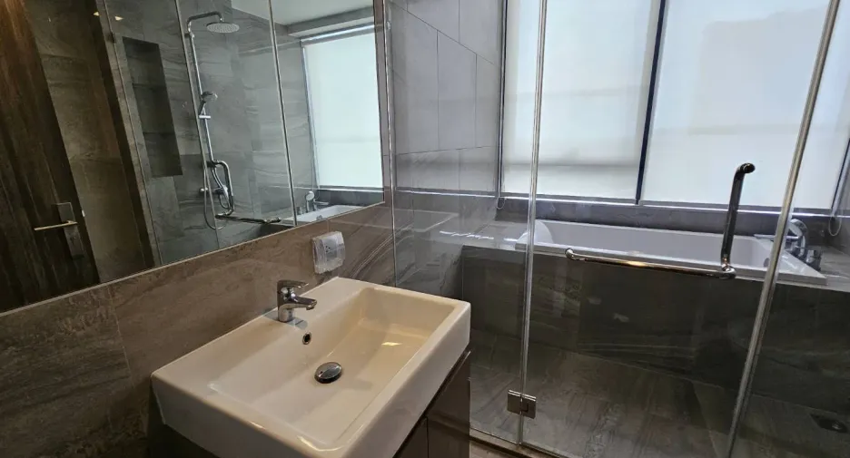For rent 1 bed condo in Khlong Toei, Bangkok
