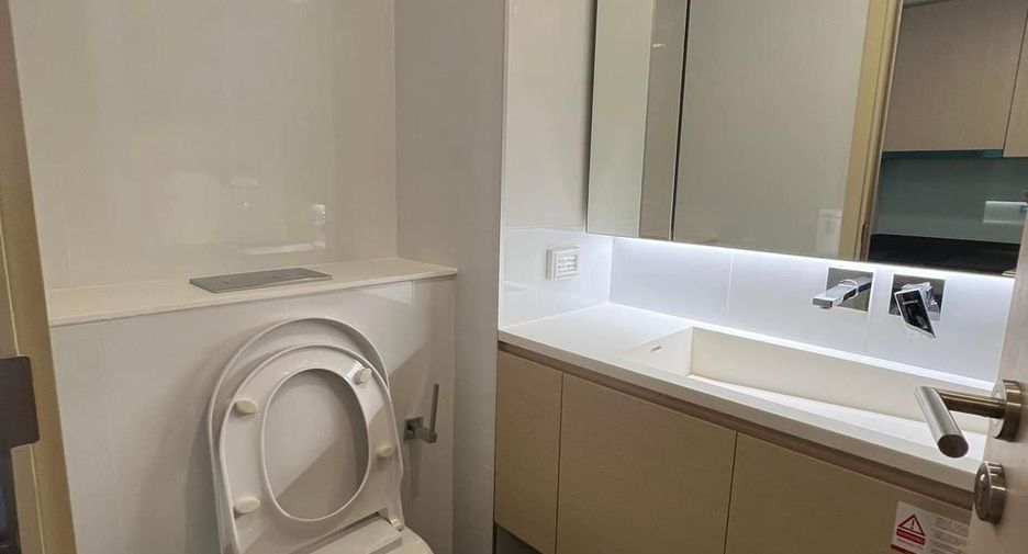 For rent 1 bed condo in Huai Khwang, Bangkok