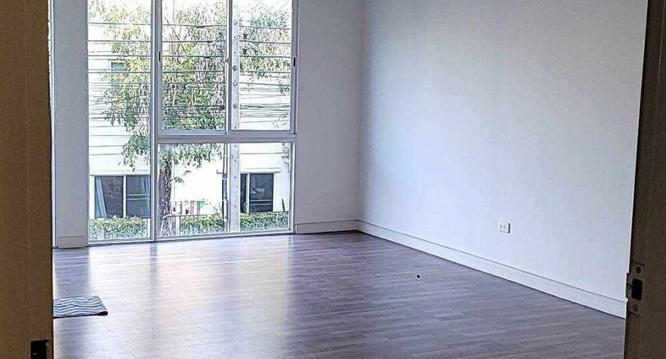 For sale 3 bedrooms townhouse in Min Buri, Bangkok