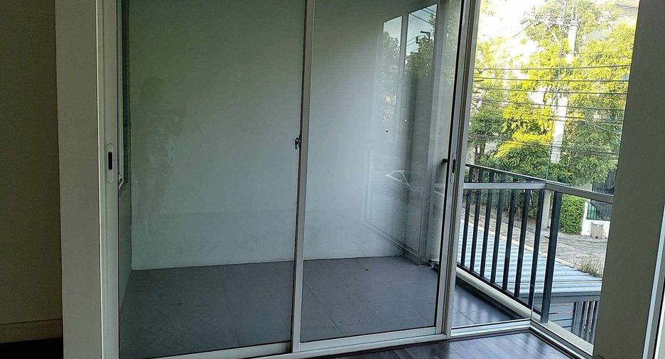 For sale 3 bedrooms townhouse in Min Buri, Bangkok