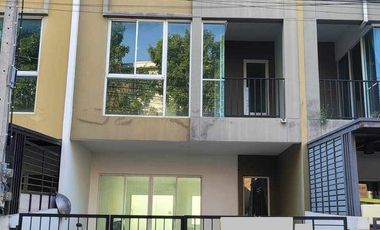 For sale 3 bedrooms townhouse in Min Buri, Bangkok