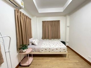 Reihenhaus zur Miete mit 4 Zimmer in Huai Khwang, Bangkok