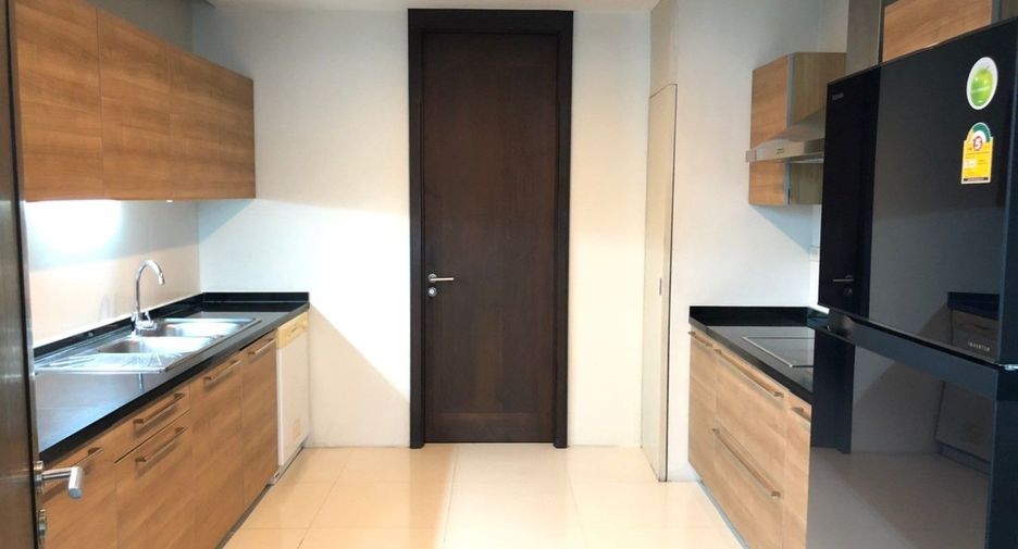 ให้เช่า 3 ห้องนอน คอนโด ใน วัฒนา, กรุงเทพฯ
