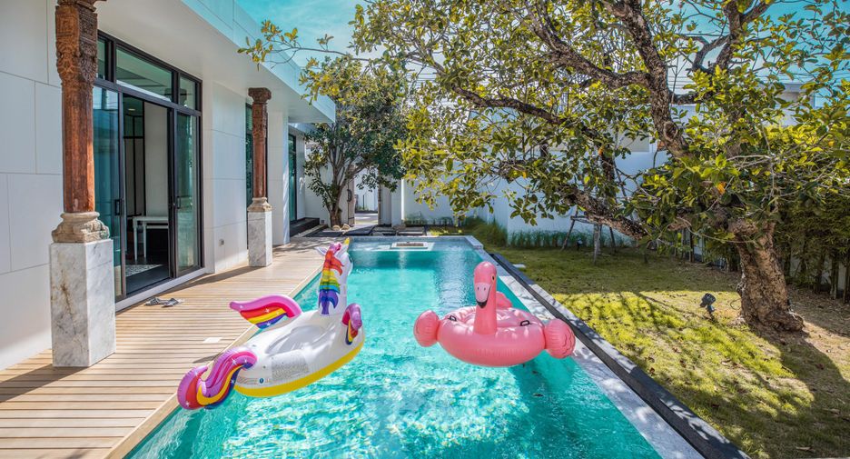 For rent 3 bedrooms villa in Mueang Phuket, Phuket