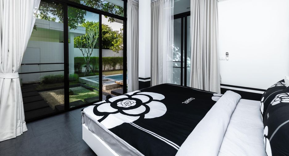 For rent 3 bedrooms villa in Mueang Phuket, Phuket