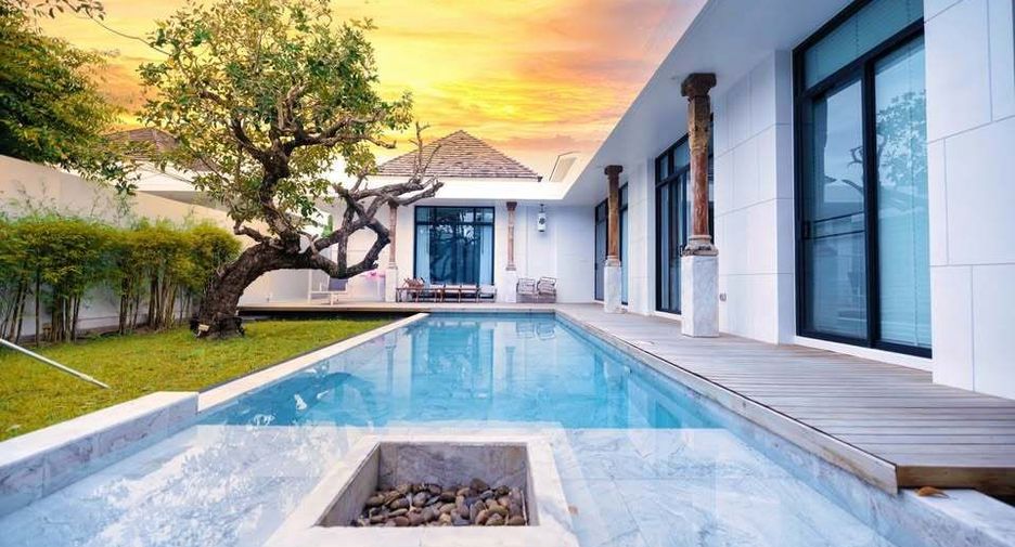 For rent 3 bedrooms villa in Mueang Phuket, Phuket