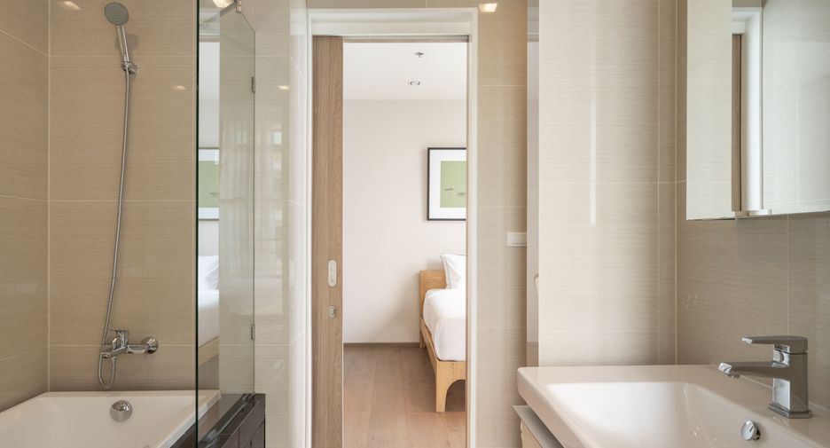 For rent 2 bedrooms condo in Khlong Toei, Bangkok