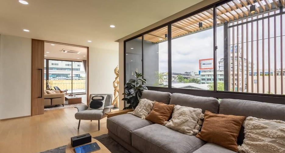 For sale 3 bedrooms house in Wang Thonglang, Bangkok