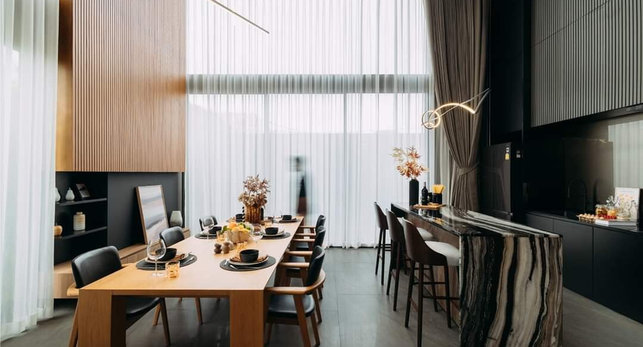 For sale 3 bedrooms house in Wang Thonglang, Bangkok