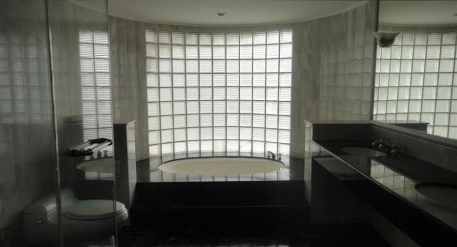 Wohnung zur Miete mit 3 Zimmer in Khlong Toei, Bangkok