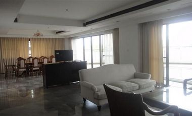 Condo en alquiler de 3 habitaciones en Khlong Toei, Bangkok