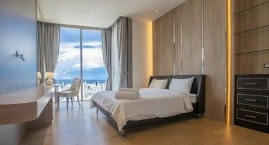 For rent 3 bedrooms condo in Khlong San, Bangkok