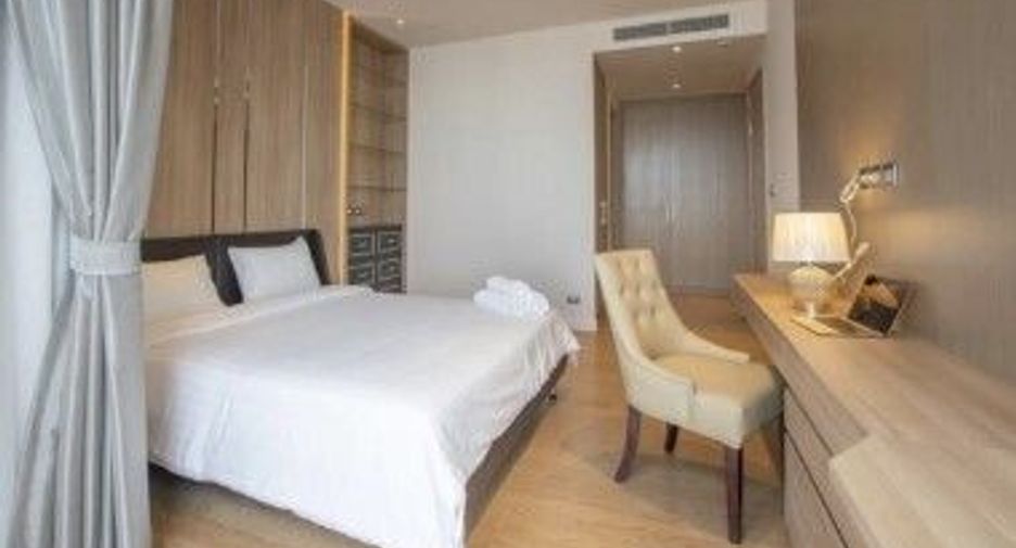 For rent 3 bedrooms condo in Khlong San, Bangkok