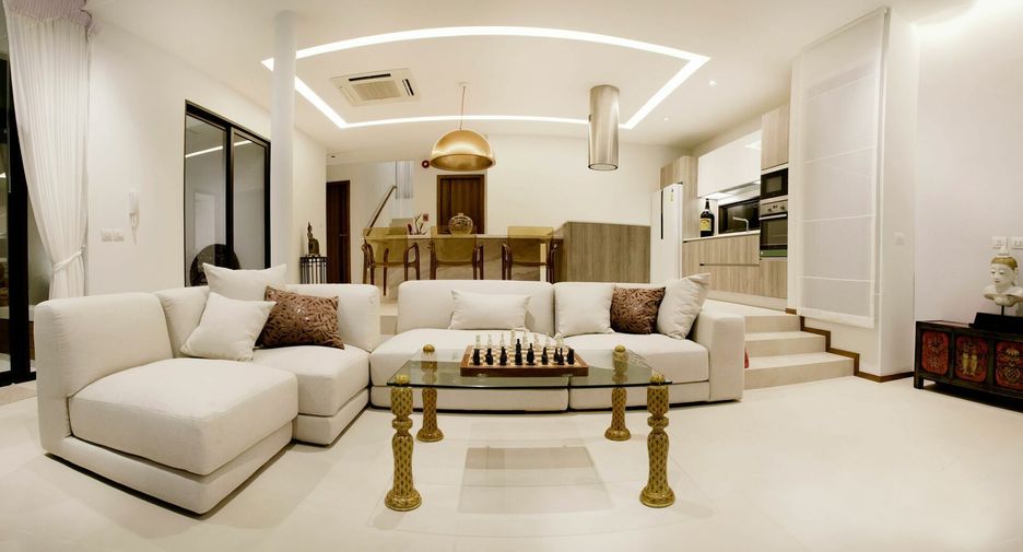 For rent 3 bedrooms villa in Mueang Phuket, Phuket