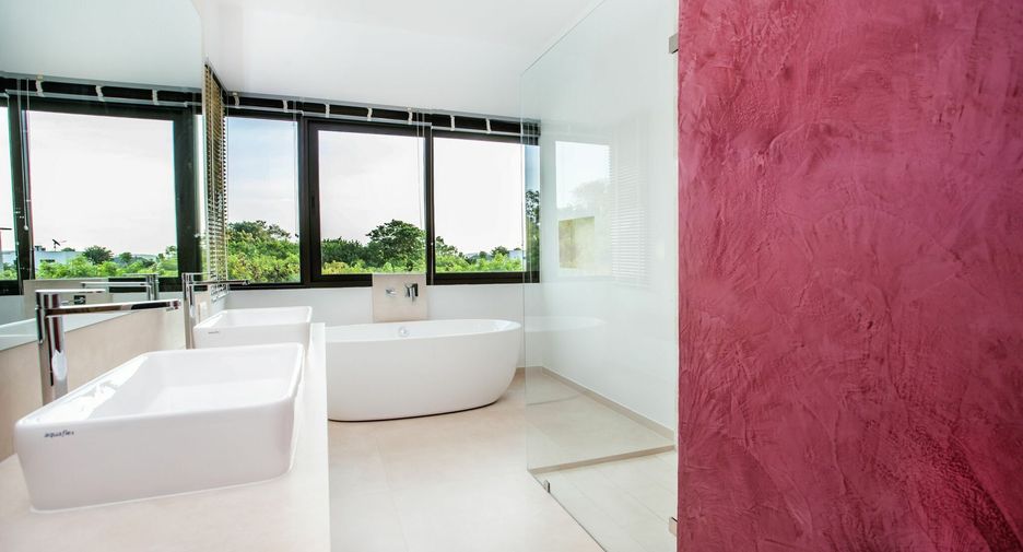 For rent 3 bedrooms villa in Mueang Phuket, Phuket