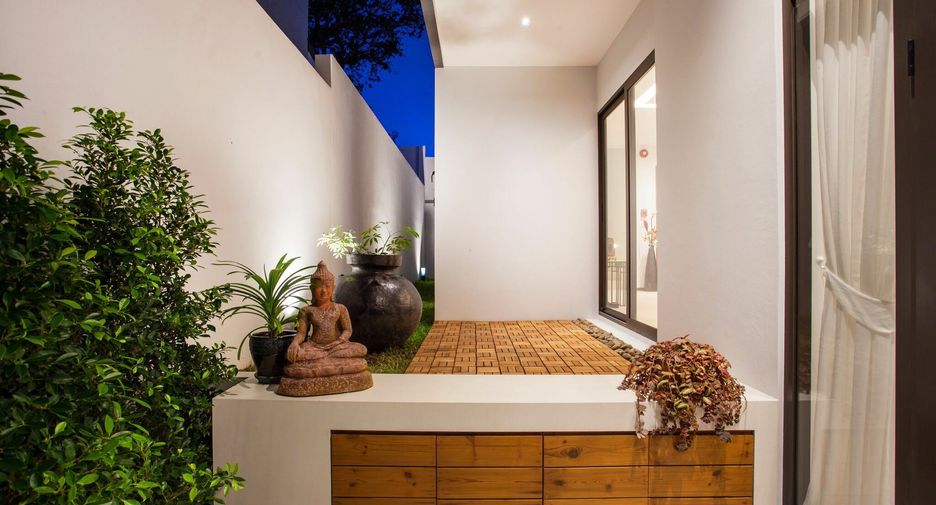 For rent 3 bedrooms villa in Mueang Phuket, Phuket