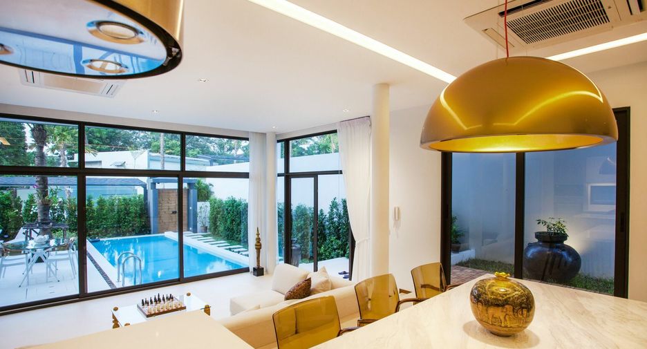 For rent 3 bedrooms villa in Mueang Phuket, Phuket