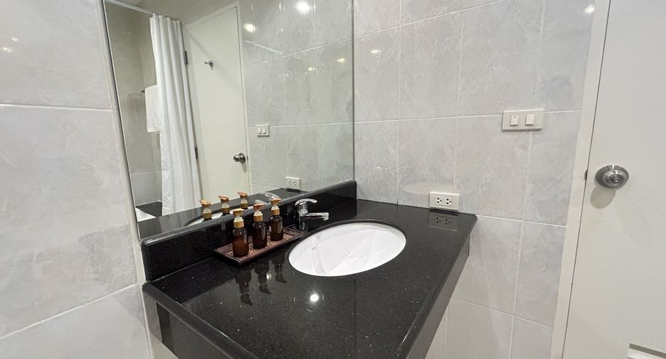 For rent 2 bedrooms apartment in Pathum Wan, Bangkok
