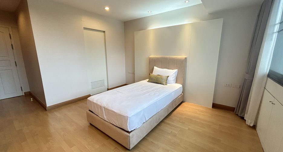 For rent 2 bedrooms apartment in Pathum Wan, Bangkok