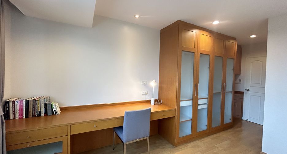 For rent 2 bedrooms apartment in Pathum Wan, Bangkok
