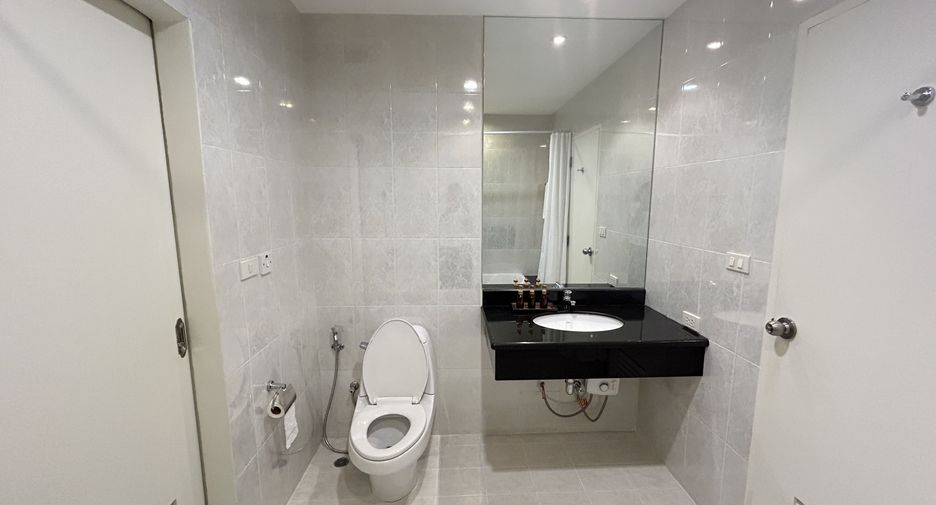 For rent 2 bedrooms apartment in Pathum Wan, Bangkok