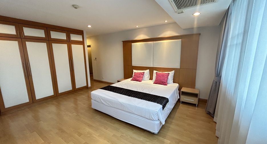For rent 2 bedrooms apartment in Pathum Wan, Bangkok