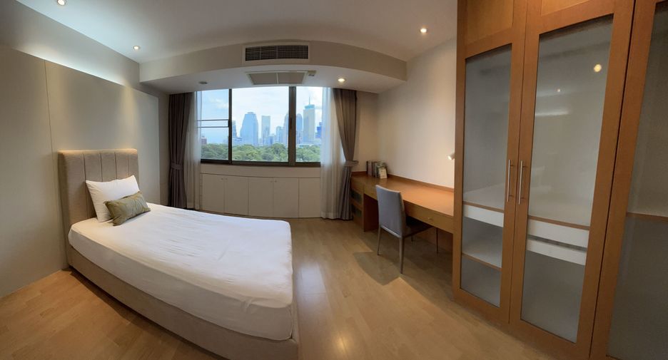 For rent 2 bedrooms apartment in Pathum Wan, Bangkok