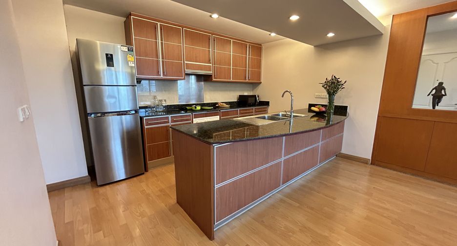 For rent 2 bedrooms apartment in Pathum Wan, Bangkok