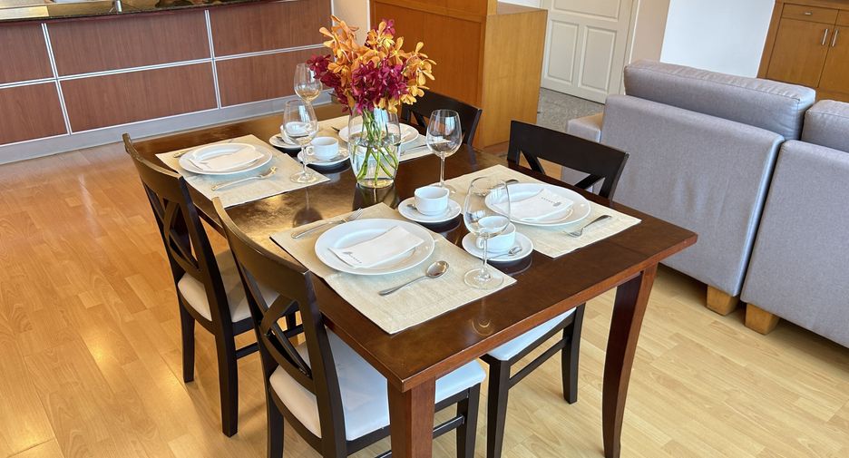 For rent 2 bedrooms apartment in Pathum Wan, Bangkok