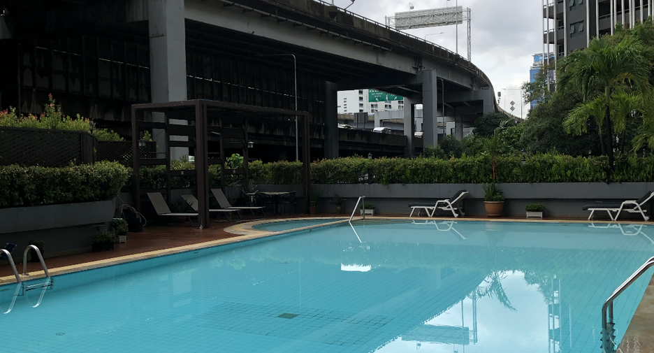 For rent 1 bed condo in Watthana, Bangkok