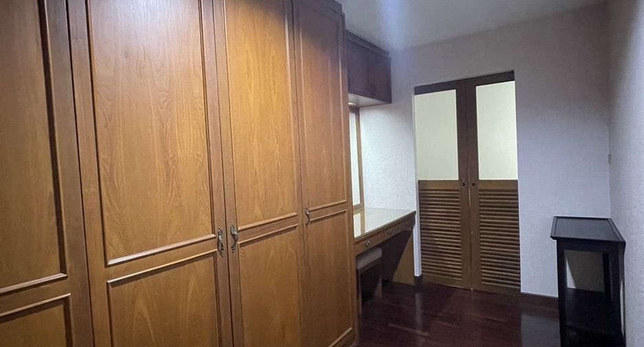 ให้เช่า 3 ห้องนอน คอนโด ใน วัฒนา, กรุงเทพฯ