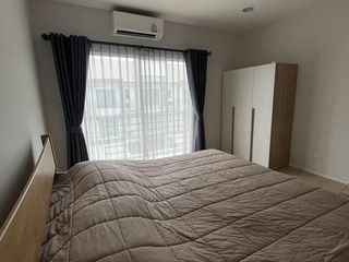 Casa adosada en alquiler de 3 habitaciones en Suan Luang, Bangkok