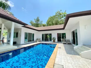 À louer 3 chambres villa à Mueang Phuket, Phuket