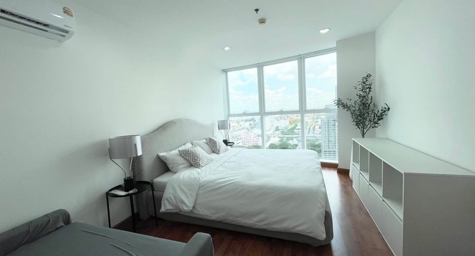 For rent 2 bedrooms condo in Bang Kapi, Bangkok