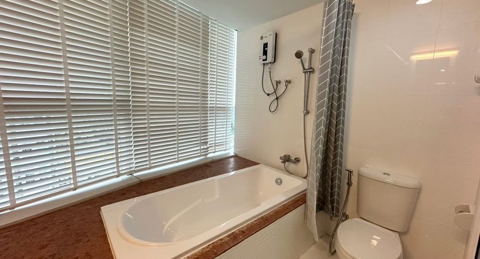 For rent 2 bedrooms condo in Bang Kapi, Bangkok