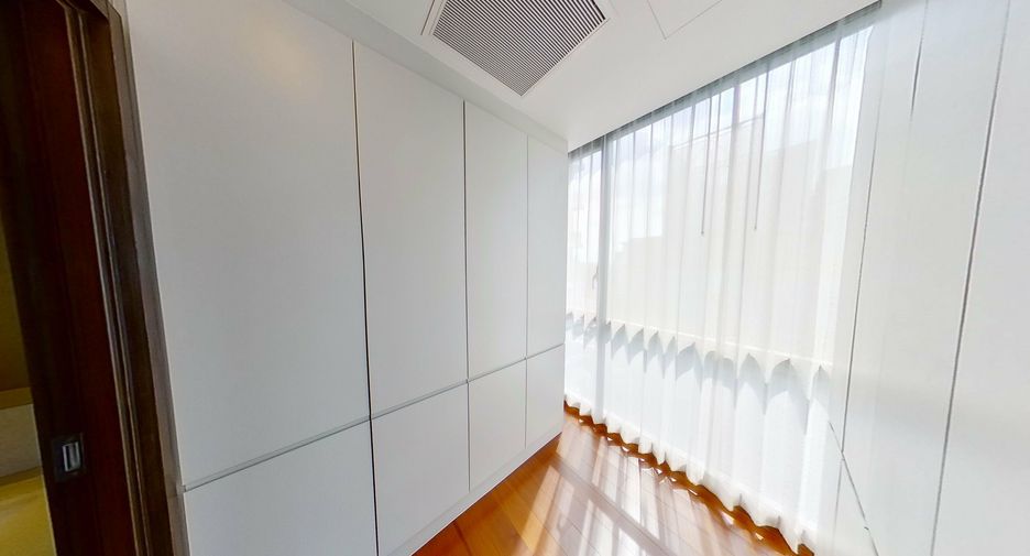 For rent 3 bedrooms condo in Watthana, Bangkok
