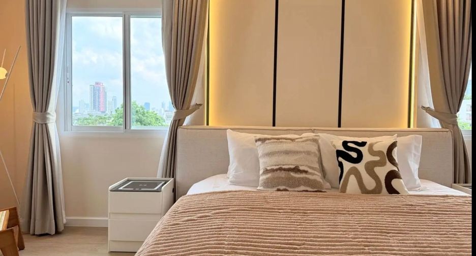 For rent 2 bedrooms condo in Yan Nawa, Bangkok