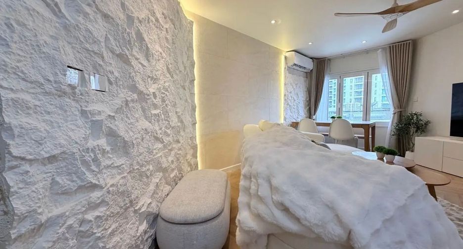 For rent 2 bedrooms condo in Yan Nawa, Bangkok