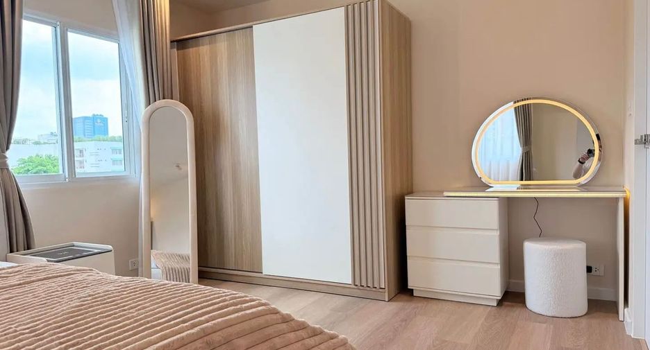 For rent 2 bedrooms condo in Yan Nawa, Bangkok