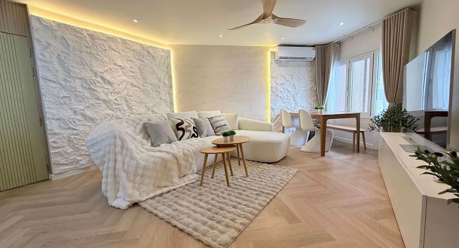 For rent 2 bedrooms condo in Yan Nawa, Bangkok