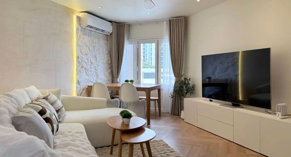 For rent 2 bedrooms condo in Yan Nawa, Bangkok
