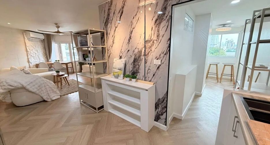 For rent 2 bedrooms condo in Yan Nawa, Bangkok