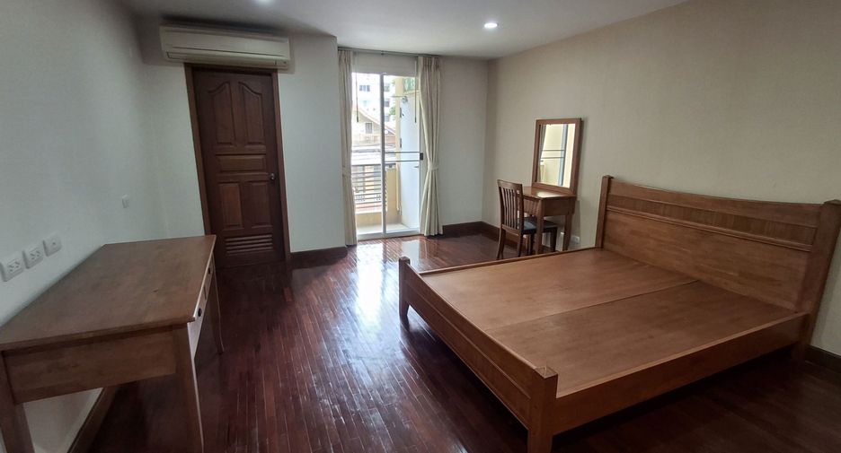 For rent 2 bedrooms condo in Pathum Wan, Bangkok