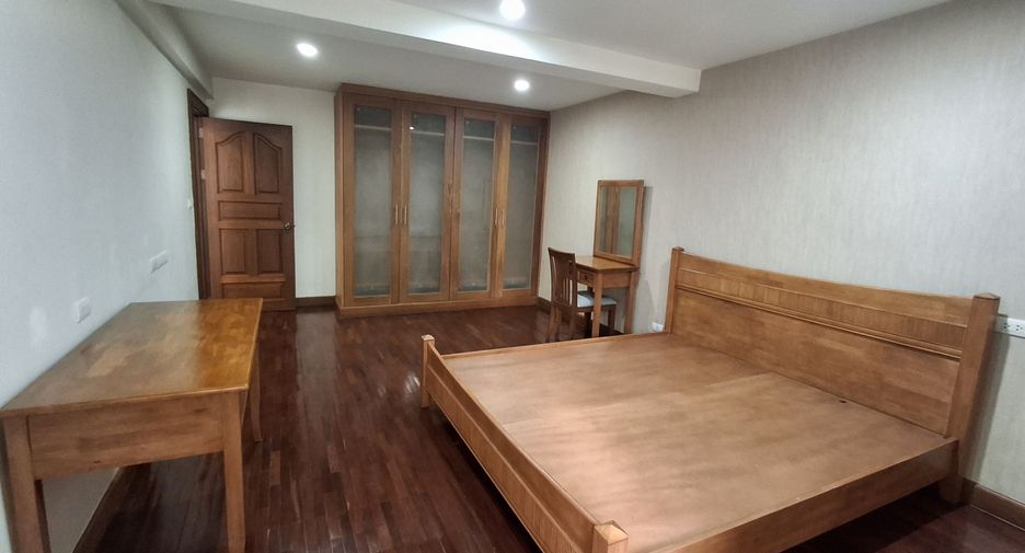 For rent 2 bedrooms condo in Pathum Wan, Bangkok