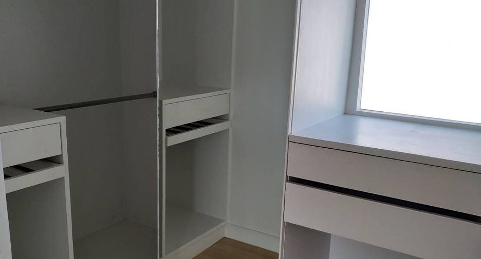 For rent 3 bedrooms townhouse in Bang Kapi, Bangkok