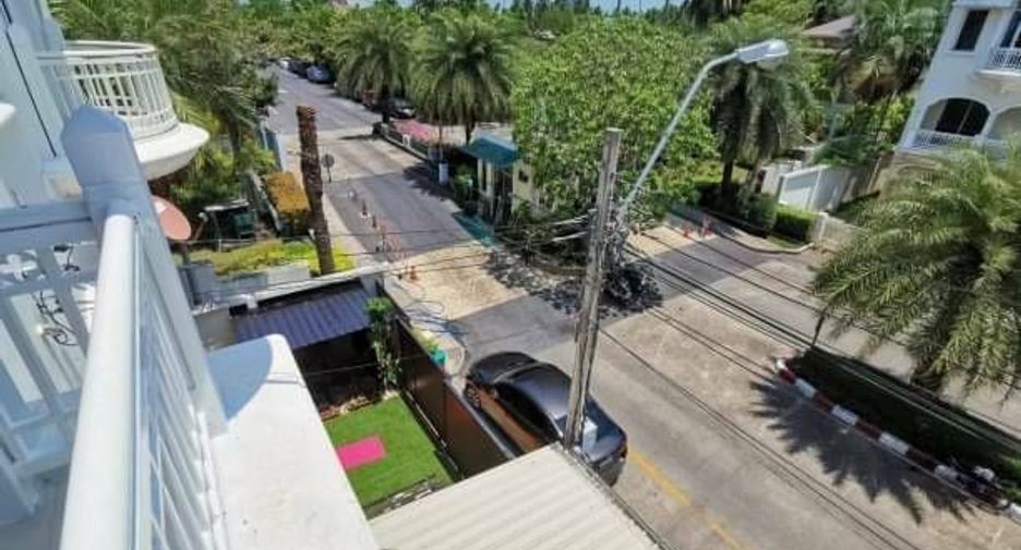 For sale 3 bedrooms townhouse in Phasi Charoen, Bangkok