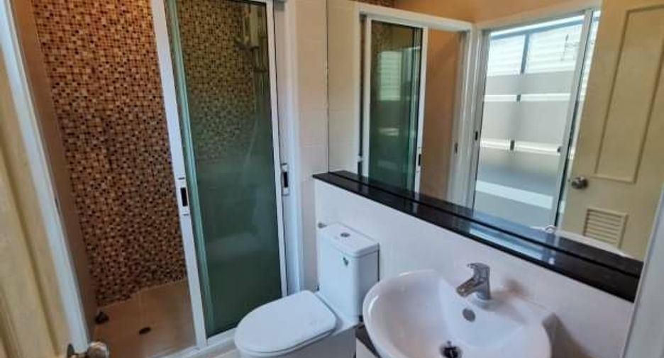 For sale 3 bedrooms townhouse in Phasi Charoen, Bangkok