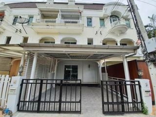 Reihenhaus zum Kauf mit 3 Zimmer in Phasi Charoen, Bangkok