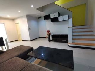 Reihenhaus zum Kauf mit 3 Zimmer in Phasi Charoen, Bangkok