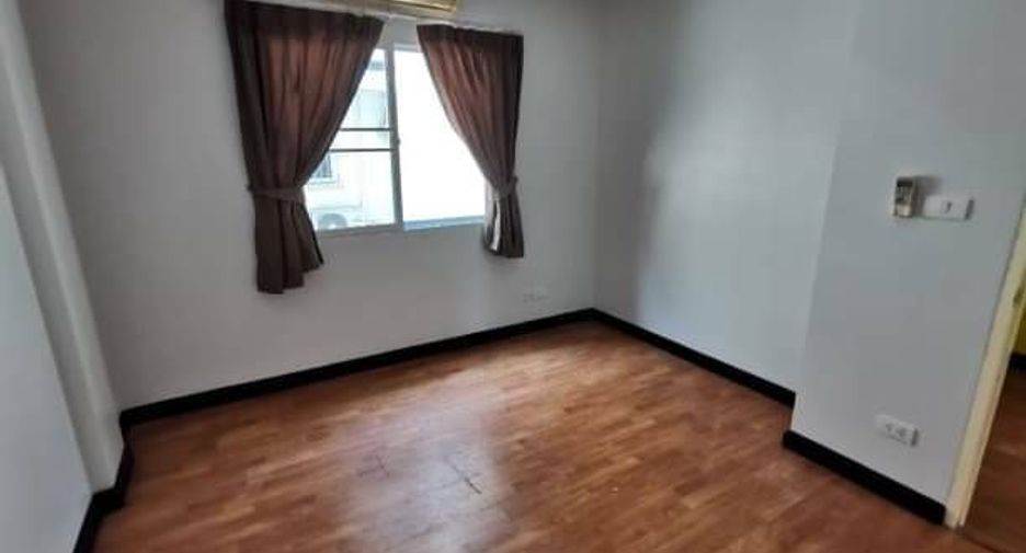 For sale 3 bedrooms townhouse in Phasi Charoen, Bangkok